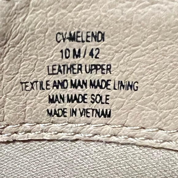 Boots - Picture 3 of 3